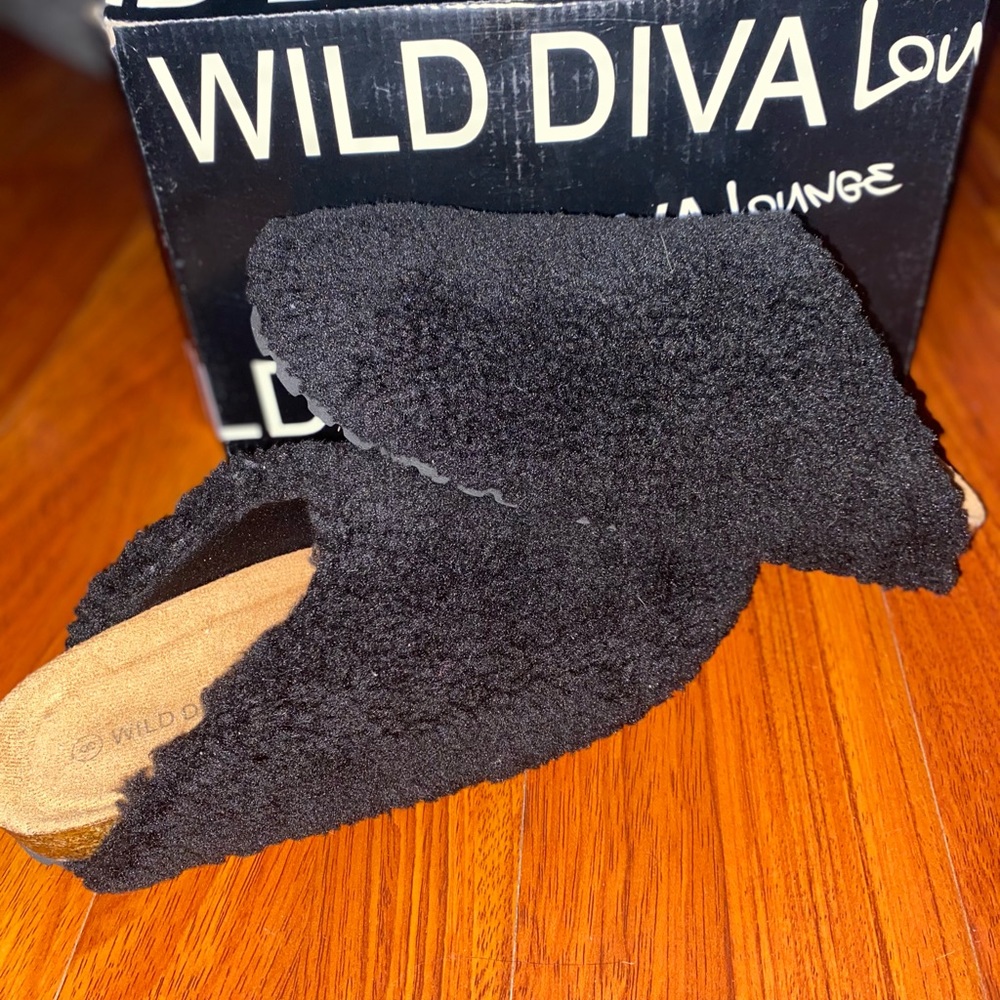 Faux fur slides
